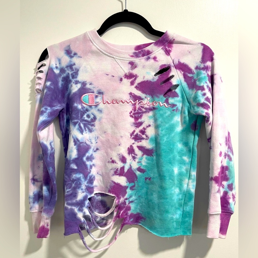 Girls Tye dye Distressed Champion Sweatshirt. Size Small